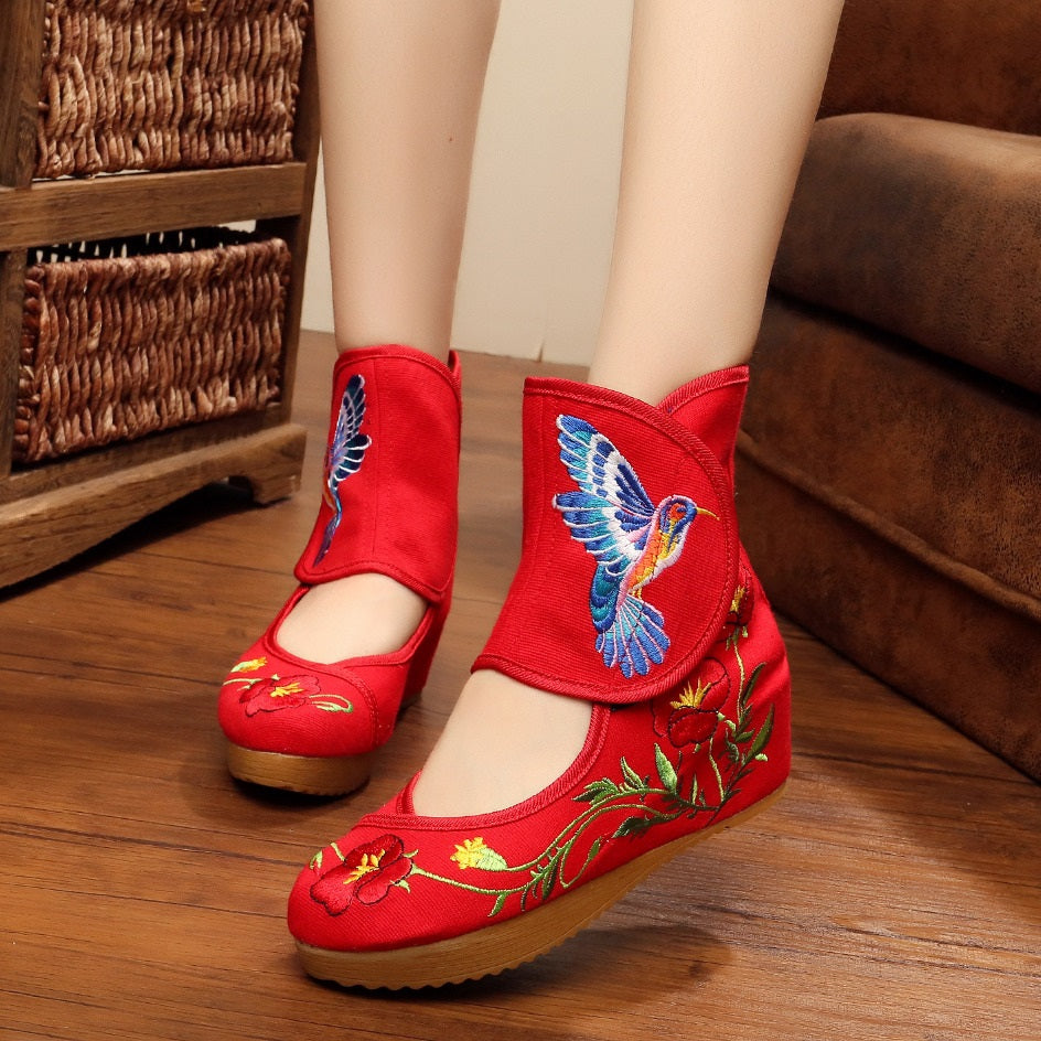 21 HUMMINGBIRD Tradinional Embroidered Boots