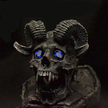 Load image into Gallery viewer, Horned Skull Ring
