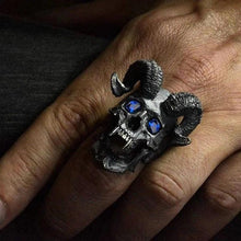 Load image into Gallery viewer, Horned Skull Ring
