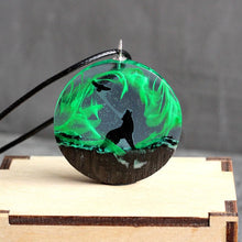 Load image into Gallery viewer, Wolf Resin Round Necklace
