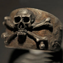 Load image into Gallery viewer, Pirate Skull Ring
