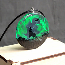 Load image into Gallery viewer, Wolf Resin Round Necklace
